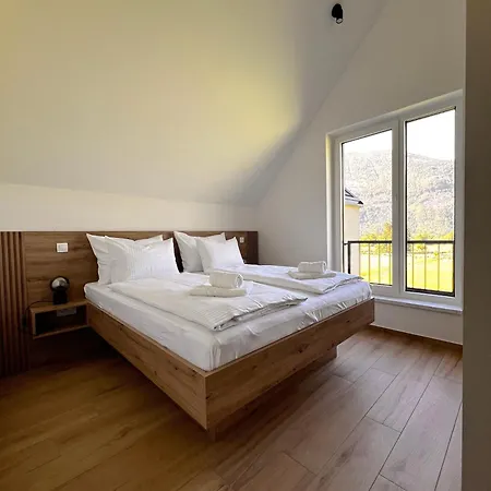 Alpine Haven בובק