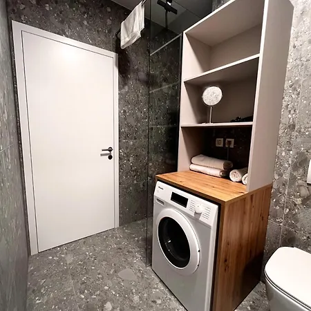 Alpine Haven בובק