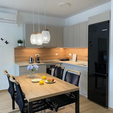 Alpine Haven בובק